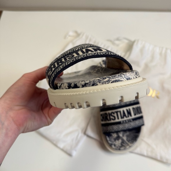 Christian Dior Dway Navy and Cream Slides Sandals - Picture 8 of 16